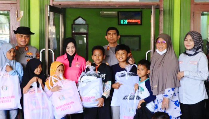 Kapolda Aceh Kunjungi Sekolah Darurat SD Benua Raja