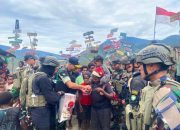 TNI Hadir, Warga Pedalaman Papua Tersenyum