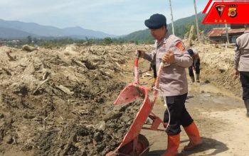 Jalan Desa Rerebe Gayo Lues Mulai Dibersihkan Brimob