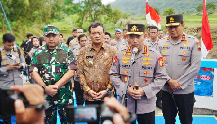 Tak Perlu Menyeberang Sungai, Kapolri Resmikan 19 Jembatan