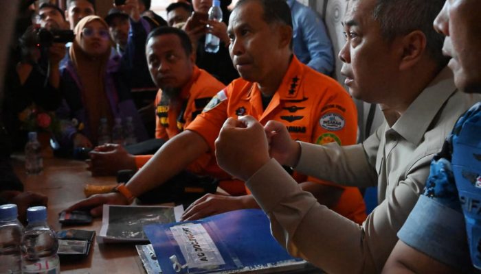 Menhub Tegaskan Basarnas Pegang Kendali Pencarian Pesawat Jatuh