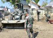 Percepat Pembersihan TNI Kerahkan Alat Berat di Pidie Jaya