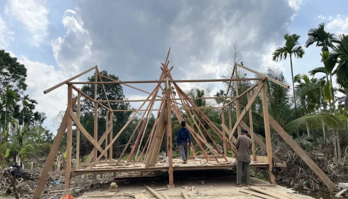 Dari Kayu Hanyut ke Rumah Layak, UGM Percepat 550 Huntara di Aceh