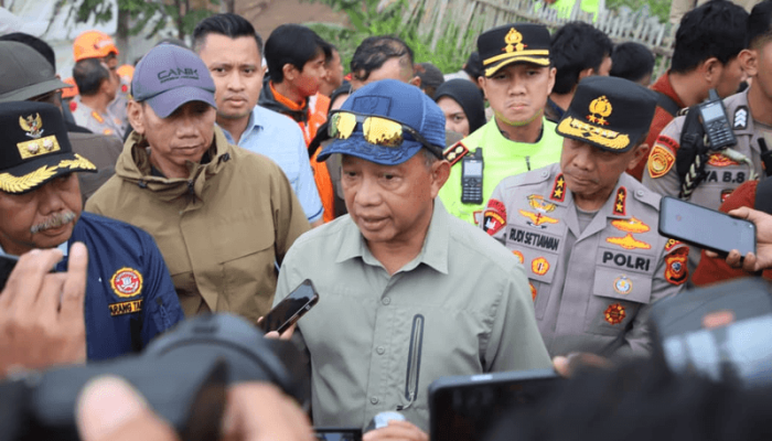 Usai Longsor Maut, Mendagri Minta Relokasi Warga Segera