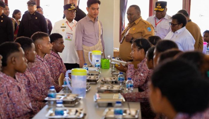 Wapres Tinjau Sekolah Rakyat dan Pasar Ikan di Biak Numfor