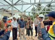 Bupati Aceh Timur, Iskandar Usman Al-Farlaky, melakukan ground breaking pembangunan 24 unit hunian sementara (huntara) bagi warga terdampak banjir di Kecamatan Idi Rayeuk