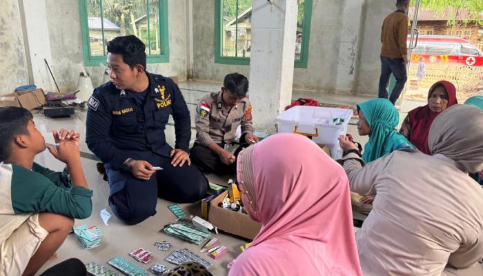 Tim Medis Polri Layani Korban Banjir di Aceh