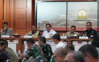 Rapat pembahasan pemulihan pascabencana di Aula Serbaguna Pemerintah Aceh