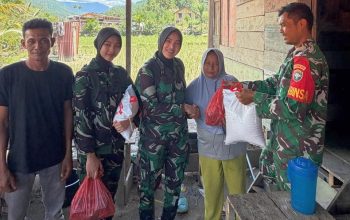 Kowad Kodam Iskandar Muda dipimpin Kapten Ckm (K) Erni Susilawati menyalurkan bantuan logistik bagi warga terdampak banjir di Kabupaten Gayo Lues