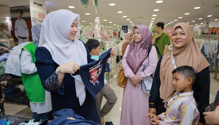 Bunda PAUD Aceh Besar Ajak 76 Anak Yatim Belanja