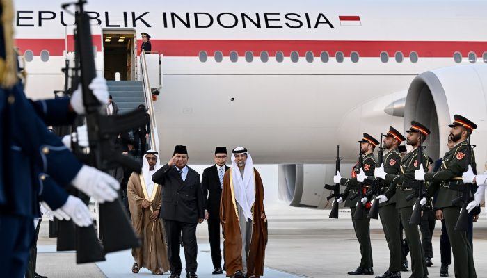 Prabowo Tiba di Abu Dhabi, Perkuat Kemitraan Strategis Indonesia–PEA