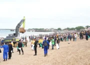 Tindak Lanjut Perintah Prabowo, Pantai Bali Dibersihkan Massal