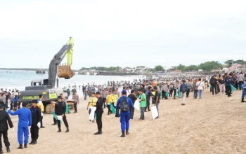 Tindak Lanjut Perintah Prabowo, Pantai Bali Dibersihkan Massal