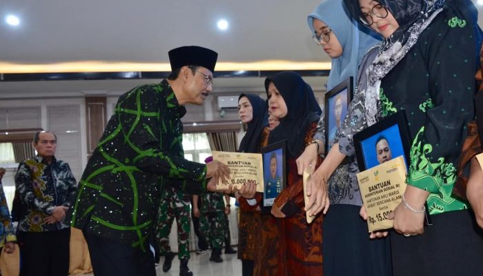 Mensos Serahkan Santunan Rp345 Juta kepada Ahli Waris Prajurit Marinir