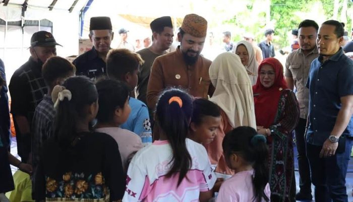 Bupati Aceh Timur Salurkan Bantuan untuk Korban Kebakaran