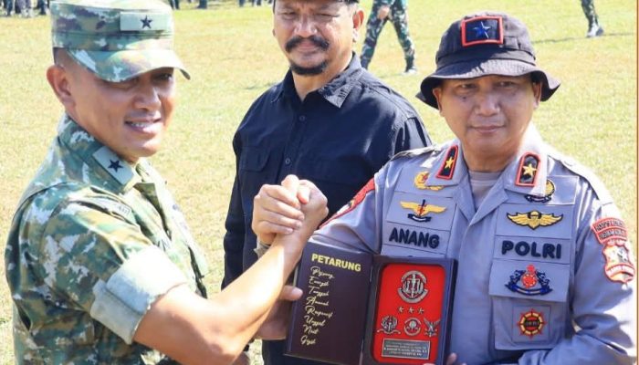 Danpas Brimob Dampingi Bupati Lepas Taruna Latsitardanus