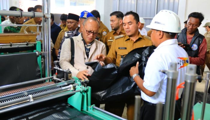 Wali Kota Lhokseumawe Wujudkan Program Sampah Jadi Uang