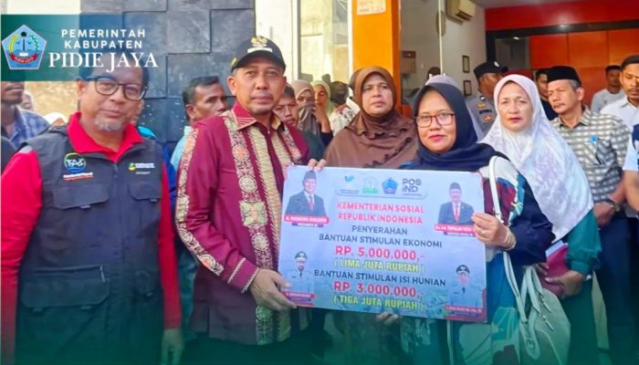 Bupati Pidie Jaya Salurkan Bantuan Stimulan Tahap I