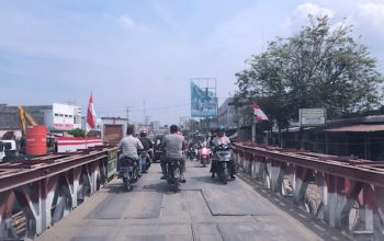 Bersama Menjaga Jembatan Darurat