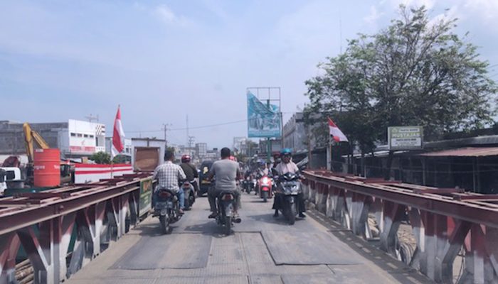 Bersama Menjaga Jembatan Darurat