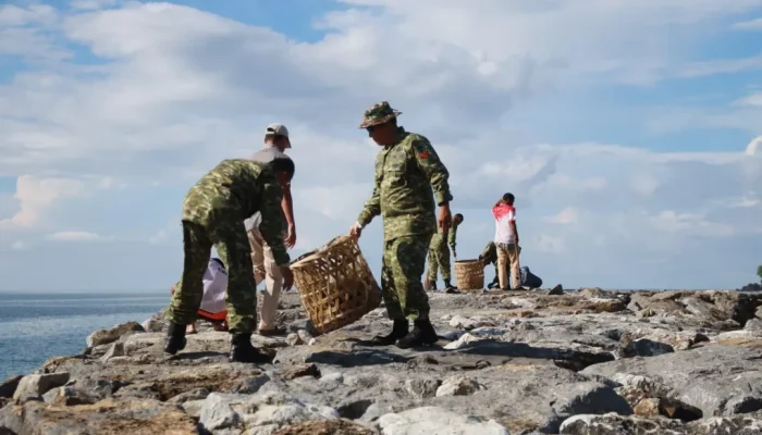 Kodim–Pemda Bersihkan RTH Tapaktuan