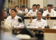 Menteri Pertanian Andi Amran Sulaiman bersama Wakil Menteri Pertanian Sudaryono saat menghadiri Rapat Kerja dengan Komisi IV DPR RI