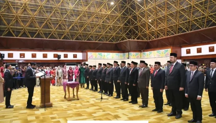 Mualem Lantik 25 Pejabat Strategis Pemerintah Aceh