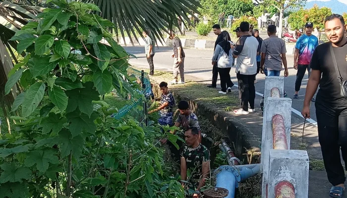 Solid! TNI-Polri dan Warga Bersih-Bersih Ikon Wisata Sabang