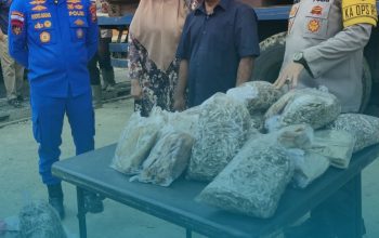Kapolda Sulsel Kirim 10 Ton Ikan Asin ke Aceh Tamiang