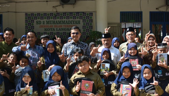 13 Ribu Siswa SD Langsa Dapat Tas dan Buku Gratis
