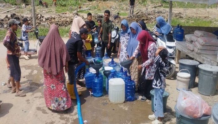 Ribuan Korban Banjir Terima Air Bersih Siap Minum dan Dukungan Psikososial untuk Anak