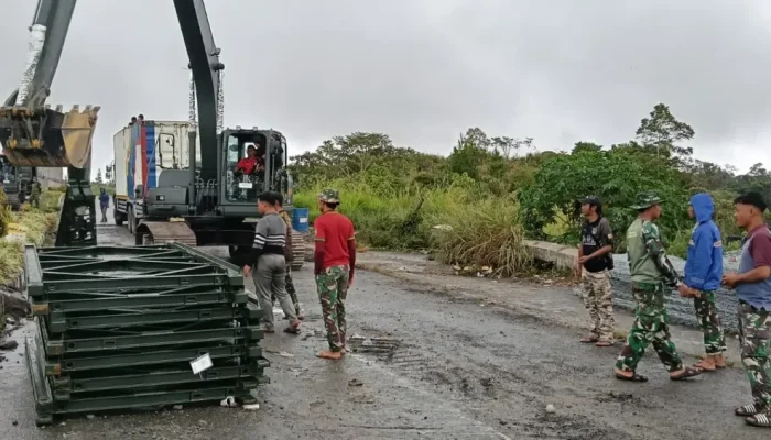 Di Hari Meugang, TNI Pacu Pembangunan Jembatan Bailey