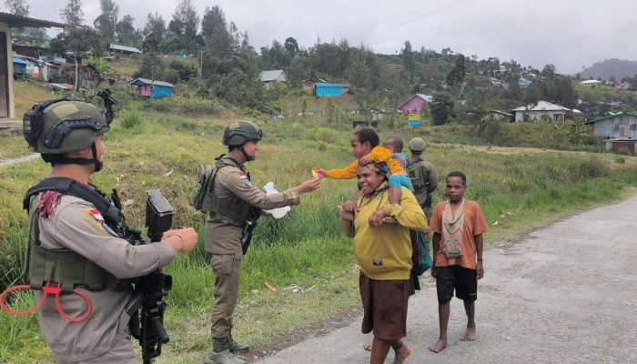 Satgas Damai Cartenz Hadirkan Layanan Kesehatan di Sugapa