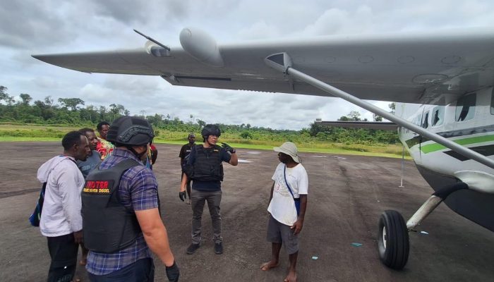 Penembakan Bandara Korowai, Dua Awak Pesawat Tewas
