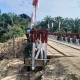 TNI Rampungkan Pengecatan Jembatan Bailey Penghubung Dua Desa