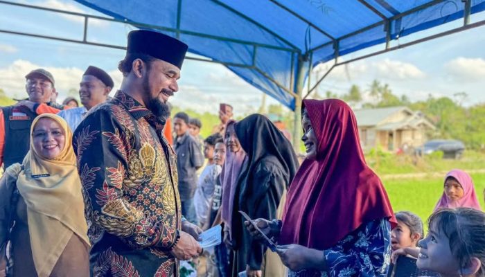Tinjau Huntara Banda Alam, Al-Farlaky Santuni Anak Yatim