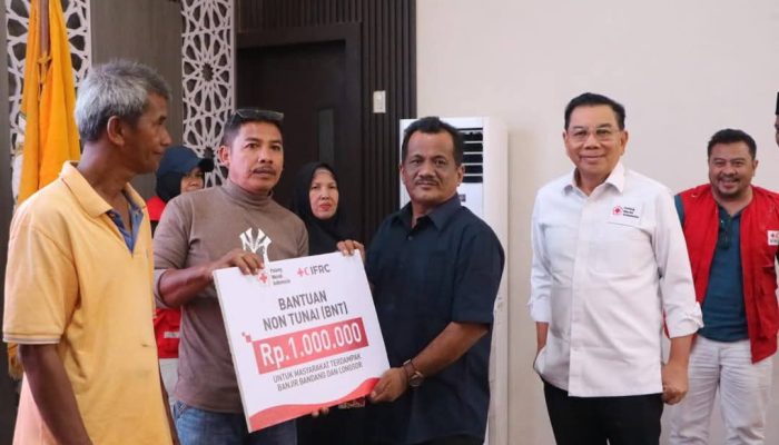 PMI Salurkan Bantuan Tunai untuk Korban Bencana di Aceh Tamiang