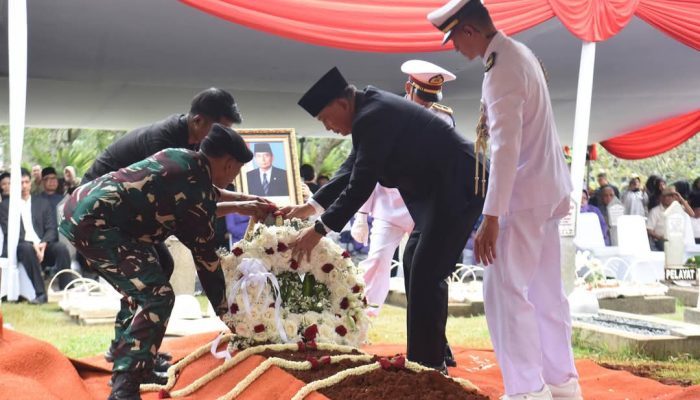 Menhan Pimpin Pemakaman Militer Profesor Juwono Sudarsono