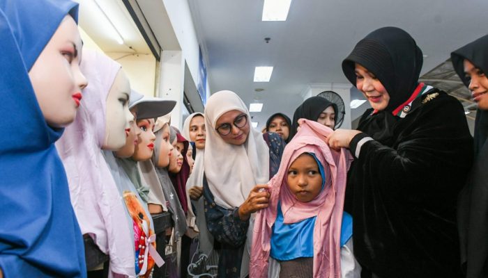 Illiza Ajak Ratusan Anak Yatim Belanja Lebaran di Pasar Atjeh