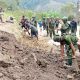 Prajurit dari Aceh Gotong Royong Bersama Warga Hiyabu