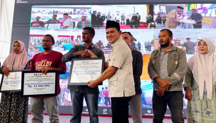 Wagub Aceh Serahkan Bantuan Rumah Tahap II di Bireuen