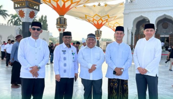Muhsin Hadiri Khanduri Nuzulul Qur’an di Masjid Raya Baiturrahman
