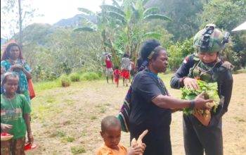 Patroli Humanis, TNI Aceh Dapat Kejutan dari Warga Intan Jaya