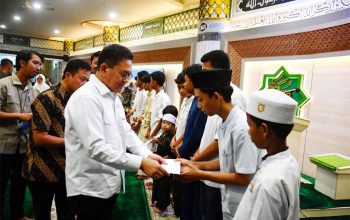 Menteri Perdagangan Beri Santunan Anak Yatim Piatu