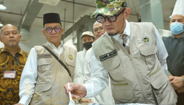 Wamen Haji Tinjau Dapur Layanan Konsumsi Jemaah di Makkah