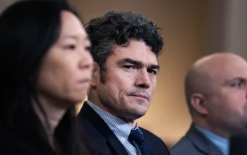 Pejabat Kontraterorisme AS Mundur, Tolak Perang Iran