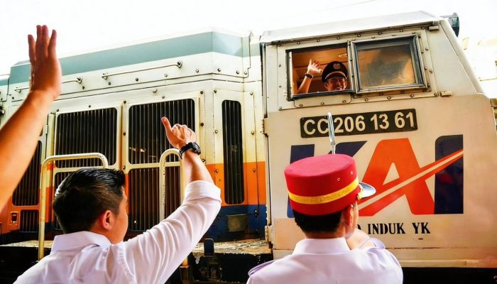 Kereta Murah Diluncurkan, Seskab Teddy Pastikan Nyaman