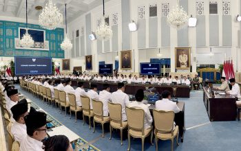 Pejabat Diminta Berkorban, Gaji Menteri Diwacanakan Dipotong