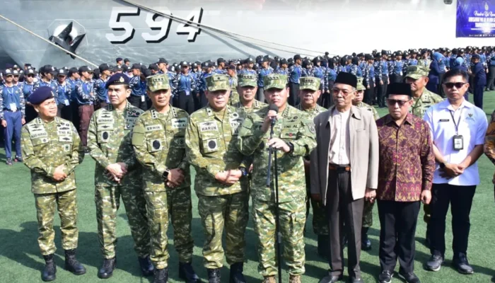 Pesantren Kilat TNI AL Resmi Dimulai di KRI Semarang