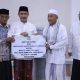 Wabup Aceh Besar Serahkan Bantuan Semen untuk Masjid Lamrabo